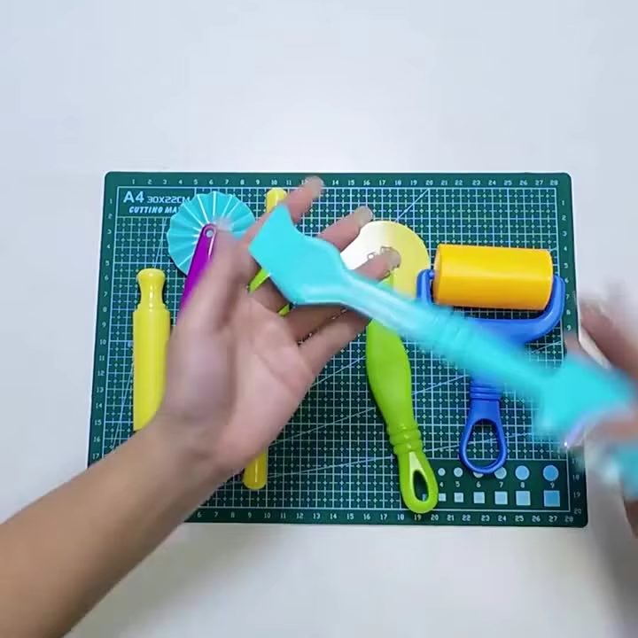 Clay and Dough Modelling Tools Kit Rollers Molds Cutters Plastic Assorted Designs Play Dough Extruders Tools Toy Set