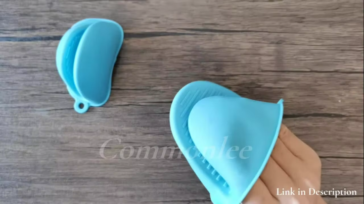 2pcs Microwave Oven Mitt Heat Resistant Gloves Clips Silicone Anti-slip Glove Cooking Baking Kitchen Cooking Gadgets Oven Mitts-Nr mart