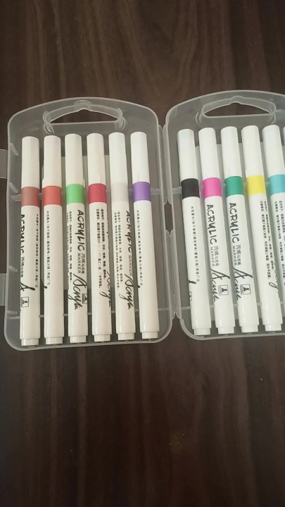 Acrylic markers in different variations 12-24