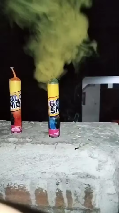 Pack of 5 Colorful Smoke Bombs for Parties and Events, Multi-Color Birthday Confetti, Unisex Party Decorations
