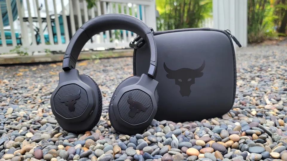 ヘッドホン Under Armour Project Rock Over-Ear JBL、UNDER ARMOURとコラボしたワイヤレスヘッドホン「UA