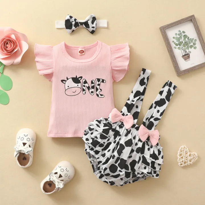 Baby%20Girls%20Three%20Pieces%20Clothes%20Outfit,%20Round%20Neck%20Fly%20Sleeve%20Tops%20+%20Milk%20Cow%20Printed%20Suspender%20Shorts%20+%20Headband%20-%20Image%205
