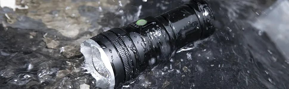 High lumens rechargeable flashlight