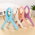 4pcs /set Clothes Hanger Beach Towel Clips Clothes Drying Clips Large Plastic Windproof Clothes Hanging Peg Quilt Clamp Holder for Beach Chair. 