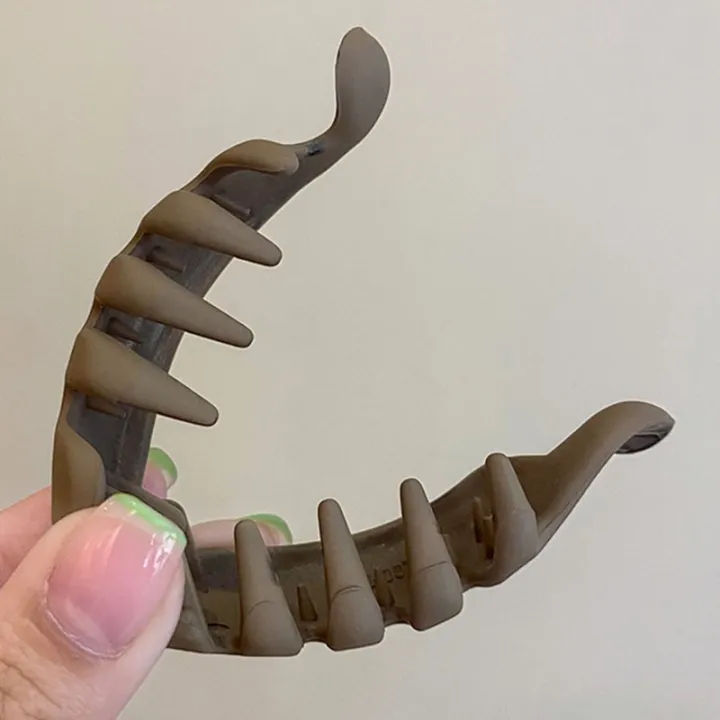 Simple%20Solid%20Color%20Acrylic%20Banana%20Shape%20High%20Hair%20Claw%20%20%20%20Frosted%20Texture%20Back%20Head%20Horsetail%20Versatile%20Fixed%20Hair%20Clip%20-%20Image%208