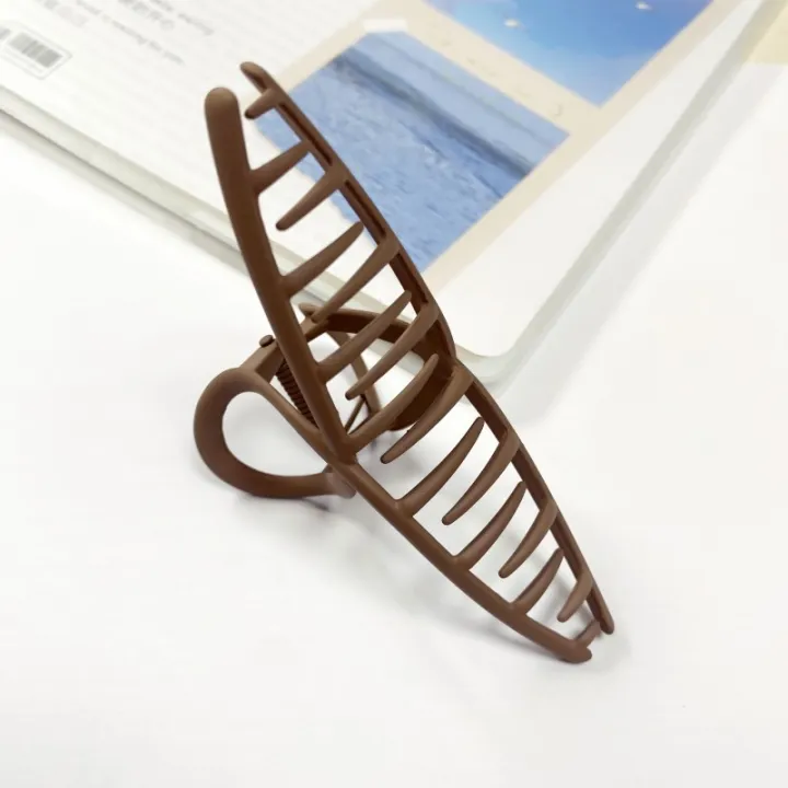 Korean%20version%20high%20end%20alloy%20solid%20color%20with%20versatile%20temperament%20simple%20and%20minimalist%20style%20shark%20shaped%20hair%20clip%20at%20back%20of%20the%20head%20-%20Image%203