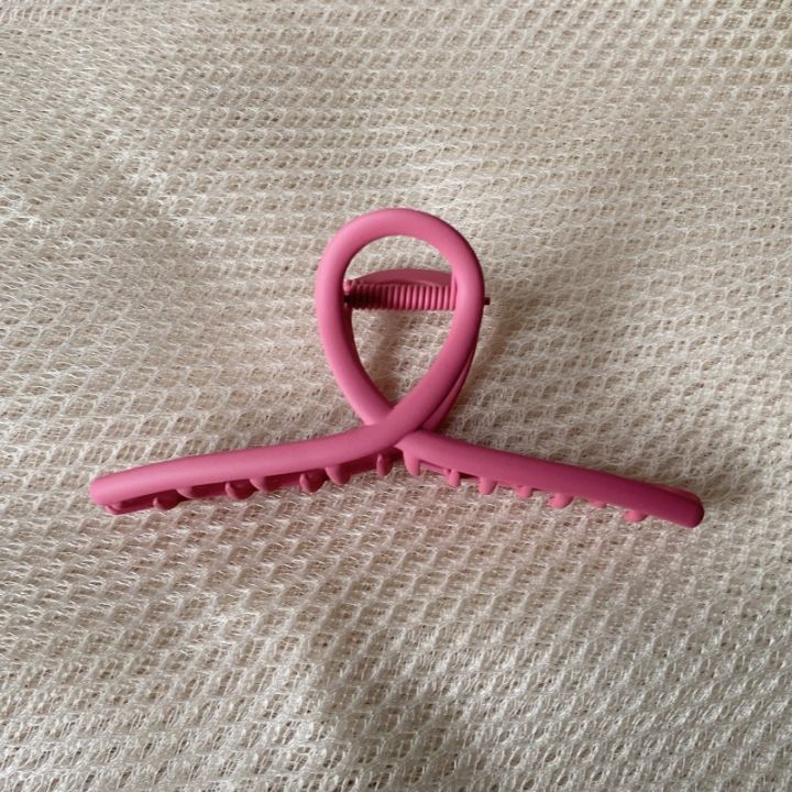 Korean%20version%20high%20end%20alloy%20solid%20color%20with%20versatile%20temperament%20simple%20and%20minimalist%20style%20shark%20shaped%20hair%20clip%20at%20back%20of%20the%20head%20-%20Image%208