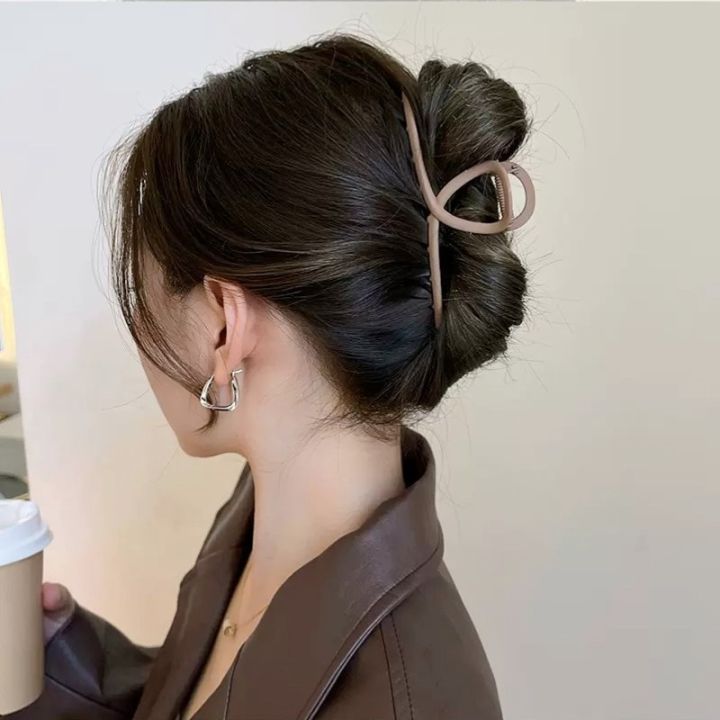 Korean version high end alloy solid color with versatile temperament simple and minimalist style shark shaped hair clip at back of the head