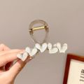 Fresh Korean style Gripping for women 2024 new style simple headband hair clip shark clip at back of the head.