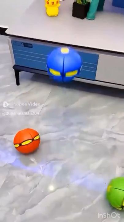 Flat Ball Flying Ball Toy Throw Disc Ball UFO Flat Magical Flying Saucer Ball Magic Change Shape Toys Outdoor Step Ball Deformation Foot Ball with 3 Color LED Light for Kids