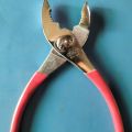 Gas plier/Slip joint plier. 