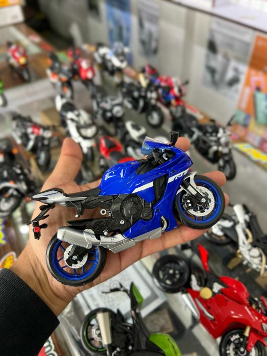 YAMAHA%20YZF-R1%20MOTORCYCLE%201/12SCALE%20COLLECTIBLE%20DIORAMA%20DIECAST%20MODEL%20BIKE%20-%20Image%209