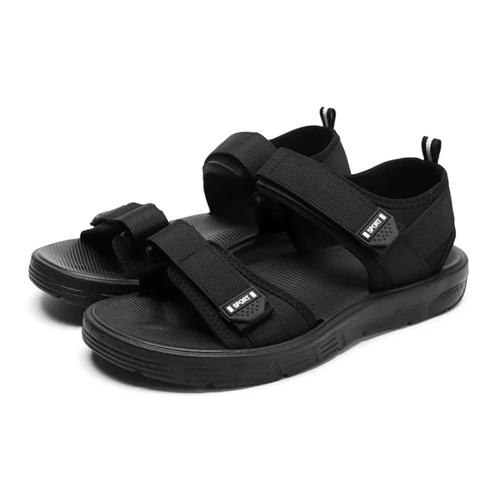 A%20Pair%20of%20Men's%20New%20Summer%20Sandals,%20Wear-Resistant,%20Fashionable%20and%20Casual%20Sports%20Shoes,%20Beach%20Shoes%20-%20Image%204