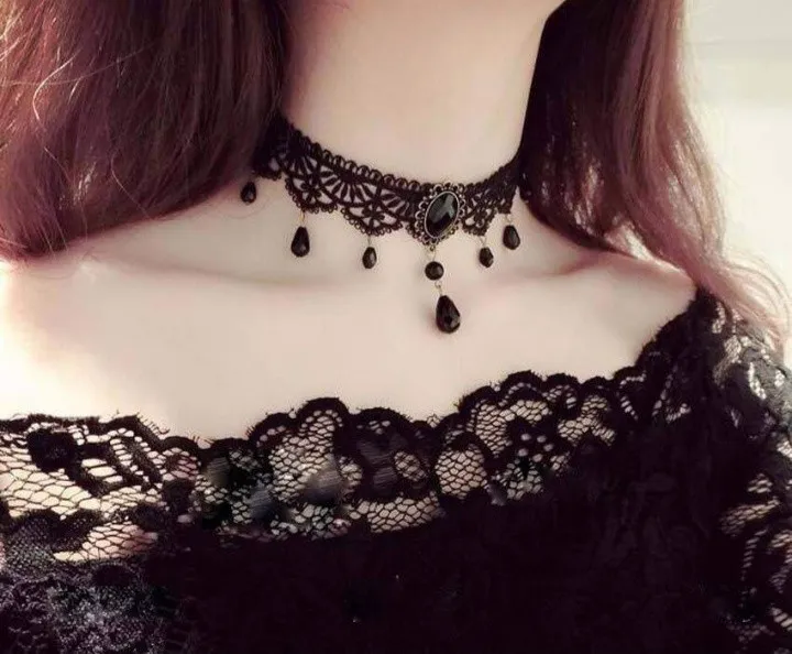 Gothic%20Black%20Lace%20Choker%20Necklace%20for%20Women%20%E2%80%93%20Vintage%20Style%20with%20Black%20Beads%20%E2%80%93%20Adjustable%20Party%20&%20Cosplay%20Jewelry%20-%20Image%203