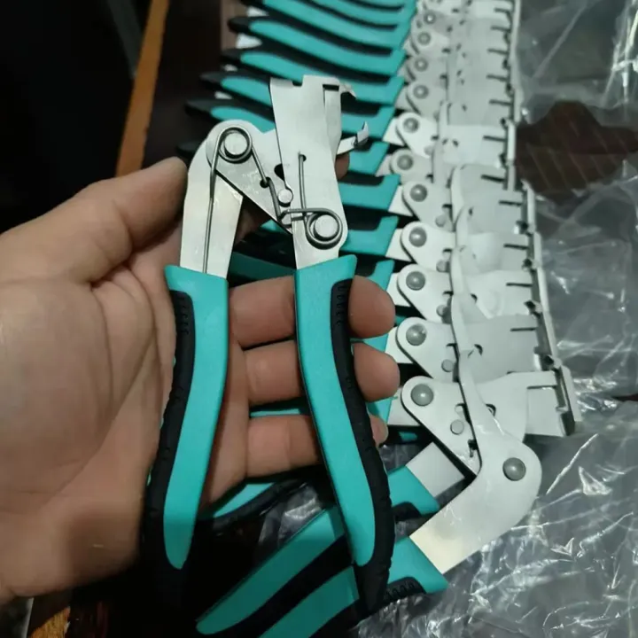 Car%20Clip%20Pliers%20Tools%20Efficient%20Multi-Functional%20Automotive%20Snap%20Pliers%20Easy%20Remove%20Fasteners%20Clips%20Buckles%20Rivets%20Open%20Panels%20-%20Image%204