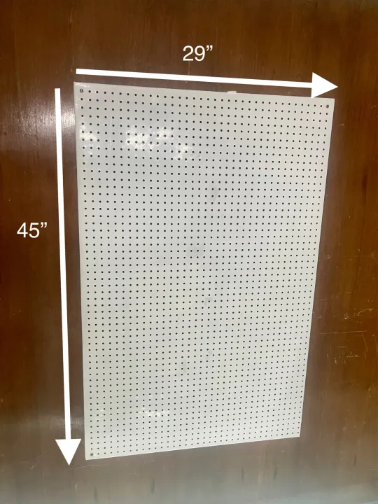 Pegboard%2029%E2%80%9D%20x%2045%E2%80%9D%20with%2024%20PCs%206%E2%80%9D%20clips%20for%20hanging%20weapons%20tools%20-%20Image%204