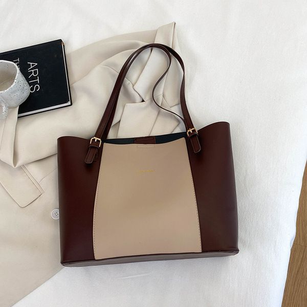 Hot-Selling%20Bags,%20Simple%20and%20Elegant%20Commuter%20Bags%20for%20Women,%202025%20New%20Style,%20Large-Capacity%20Shoulder%20Handbags,%20Pu%20Tote%20Bags%20-%20Image%205