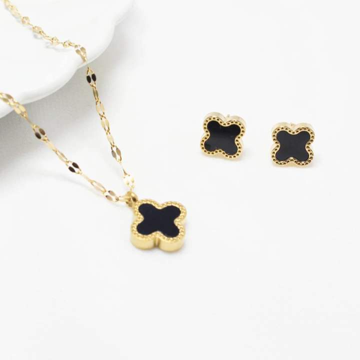 Branded%20Van%20Cleef%20Studs/Tops/Earrings%20-%20Image%208