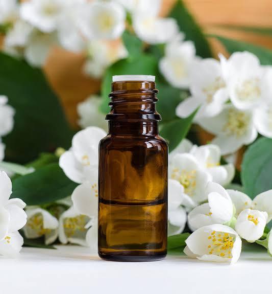 Jasmine Essential Oil ( 25 ml ) - the perfect scent for your Valentine