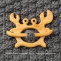 1PC Retro Umbrella Dancing Piggy Wooden Brooch Maple Leaf Bunny Animal Sweater Pin Christmas Tree Bird Kitty Scarf Buckle Girl. 