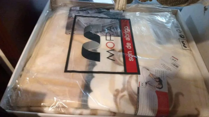 ORIGINL%20MORA%20GOLD%20BLANKET%20OF%20SPAIN%20-%20Image%202
