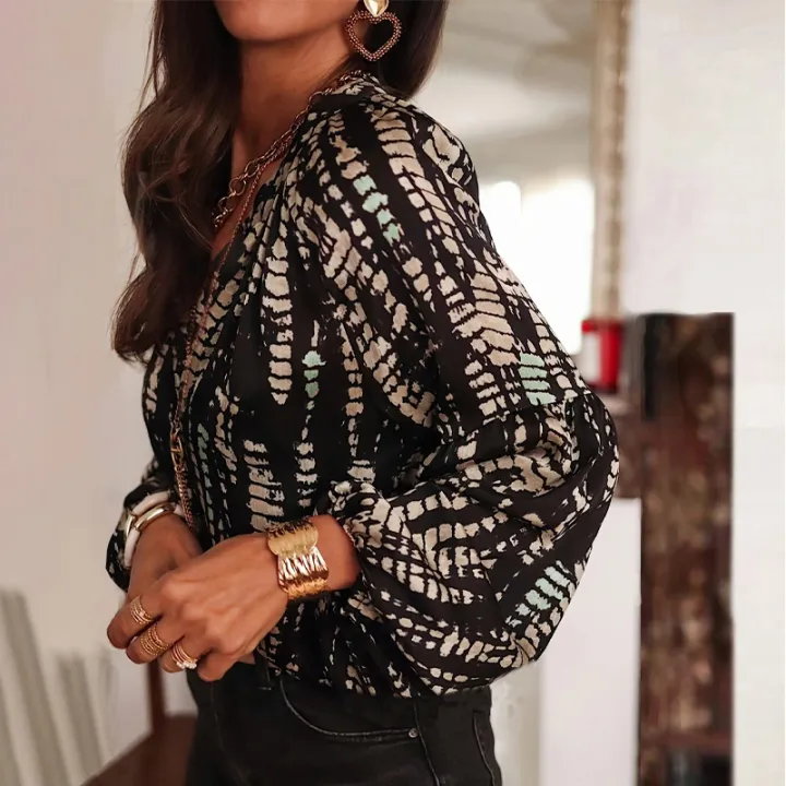 Plus%20Size%20Women's%20Shirt,%20Stripesd%20Printed%20V-Neck%20Long-Sleeved%20Top,%20Casual%20Resort%20Style%20Shirt,%20Soft%20Fabric,%20Loose%20Cutting%20-%20Image%205
