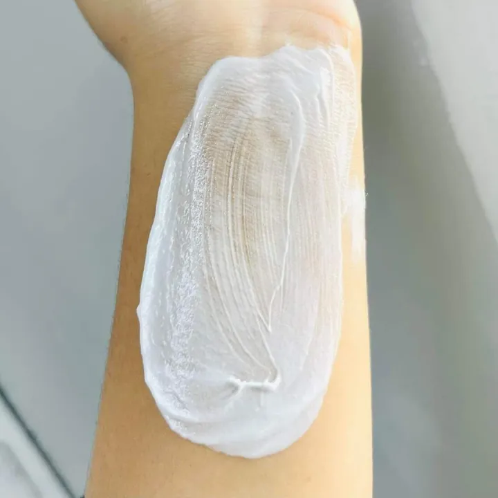 Lebelage%20Suncream%20(No%20sebum)%20-%20Image%203