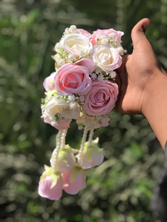 gajray%20for%20girls%20artificial%20imported%20flowers%202%20hands%20pink%20roses%20and%20white%20roses%20bridal%20jewellery%20set%20kangan%20bangles%20with%20babybreaths%20-%20Image%204