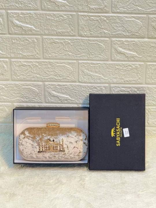 Plain%20Sabyasachi%20Clutch%20-%20Image%205