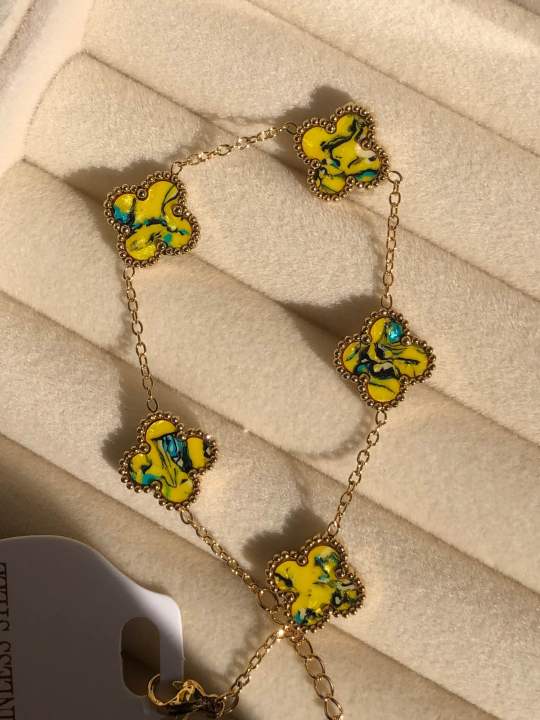 Sparkle%20Roniya%20Clover%20Bracelet%20-%20Image%203