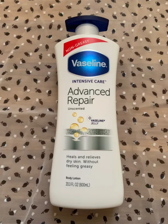 Vaseline%C2%AE%20Intensive%20Care%E2%84%A2%20Advanced%20Repair%20Unscented%20Lotion%20-%20Image%204