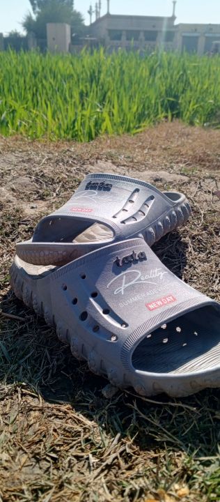 Slippers%20%7C%20TATA%20Slippers%20CROKS%20CHAPPAL%20%7C%20SLIPPERS%20%7CMen%20&%20@%20Women%20-%20Image%206