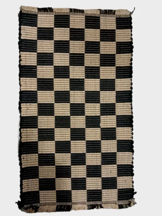 Paposh%20chess%20design%20is%20strong%20and%20durable%2015%20inches%20by%2025%20inches%20-%20Image%203