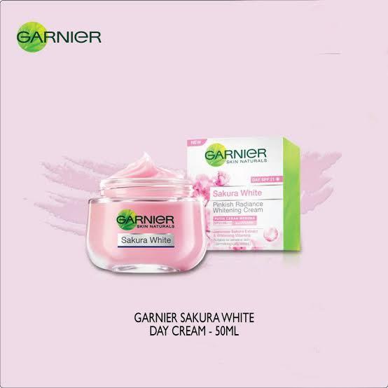 Garnier%20Sakura%20Glow%20Hyaloron%20Serum%20Cream%20SPF30%20PA+++%2050ml%20-%20Image%204