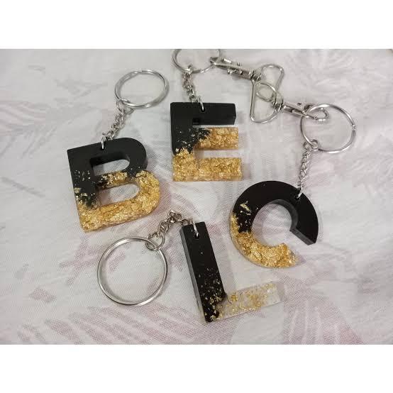 Customizable%20resin%20alphabet%20keychain%20/%20alphabet%20letter%20keychain%20-%20Image%205