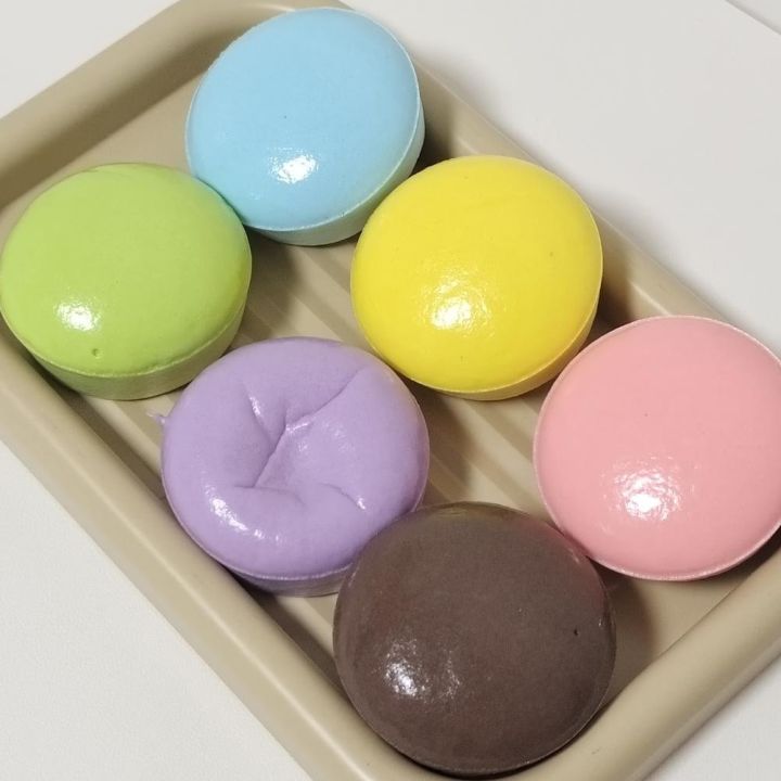 Squishy Squeeze Toy, Squishy in the Shape of Bread, Soft and Can Be Squeezed.