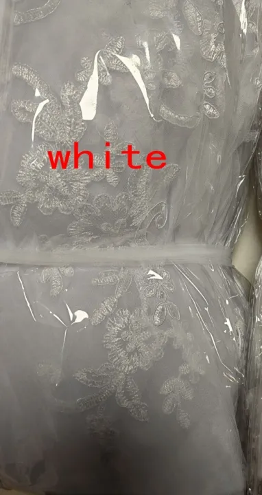 Women's%20Short%202%20Tier%2060/80%20cm%20Lace%20Wedding%20Bridal%20Veil%20With%20Comb%20Two%20Layers%20Bride%20Veils%20-%20Image%207