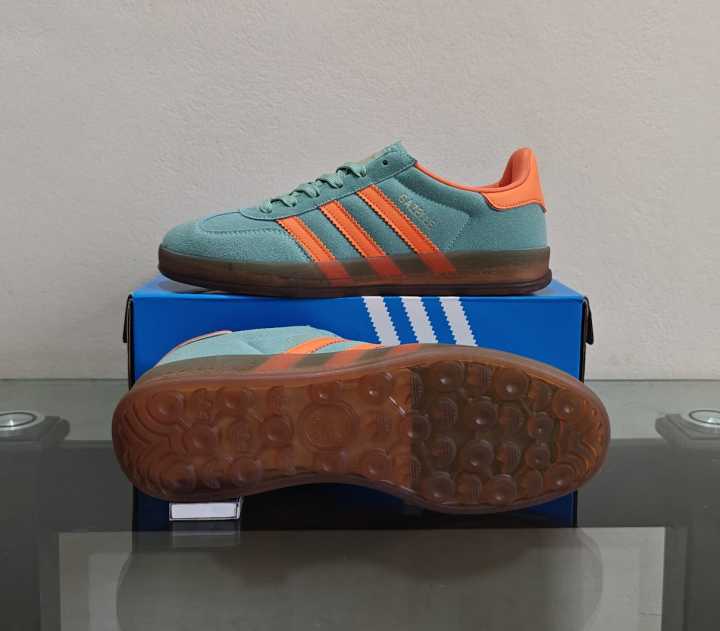 Real%20Pic%20&%20Vedio%0AAdidas%20Gazzle%0AOEM%20Grade%20Copy%20%0AMade%20in%20Vietnam%0A%0ALight%20Weight%20&%20Comfortable%20%0APremium%20Quality%20%0AShoe%20Materials%20onek%20valo%20maner%20-%20Image%205