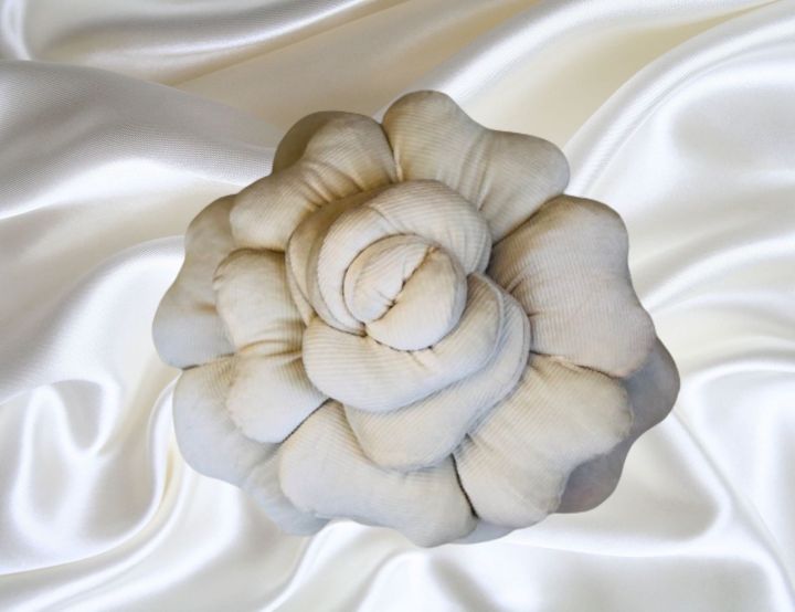 Velvet%20Rose%20flower%20Cushions-Cushion%20Room%20Decoration%20Items-Sofa%20Cushion%20-%20Filled%20with%20Fiber%20Polyester%20-%20Image%203