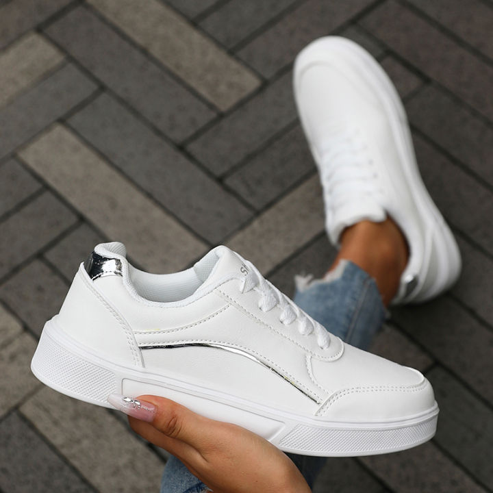 2025%20Fashion%20Women's%20Black%20Sneakers%20Stylish%20Low%20Top%20Design%20Comfortable%20Lace%20Up%20Fit%20Versatile%20Casual%20Shoe%20Trendy%20Fashion%20Footwear%20-%20Image%206