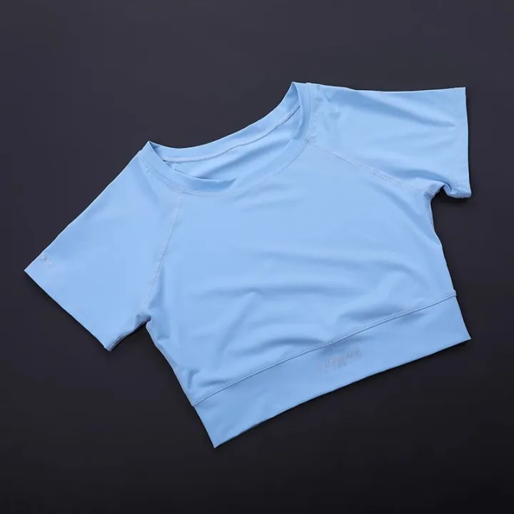 Trendy%20Women's%20Fitness%20Crop%20Top%20-%20Fitted%20Breathable%20Short%20Sleeve,%20Quick-Dry%20Yoga%20Running%20Shirt,%20Summer%20Workout%20Sports%20Tee%20-%20Image%202