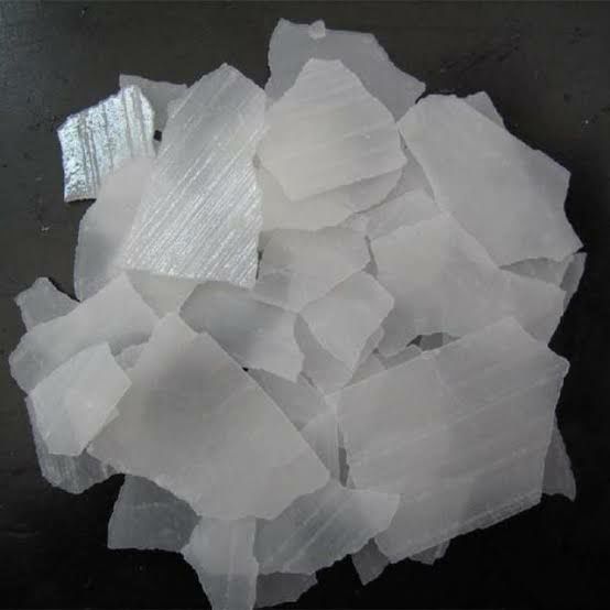 Caustic Soda Flakes , (Made in India). 1Kg