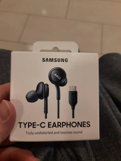 AKG%20Black%20Only%20Samsung%20User%20Type%20C%20Earphones/Headphone%20-%20Image%202