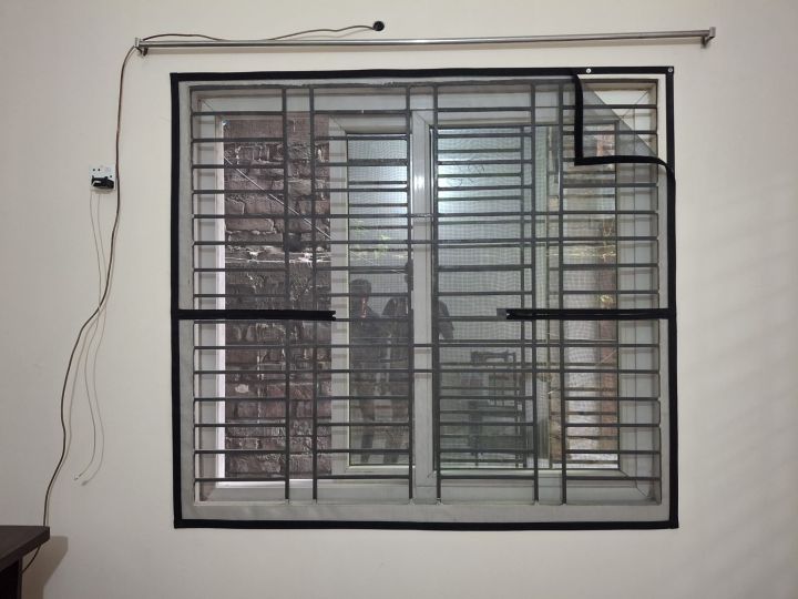 Export%20quality%20anti%20mosquito%20window%20net%20with%20Chain%20system%20(5%20feet%20/%205%20feet)%20-%20Image%206