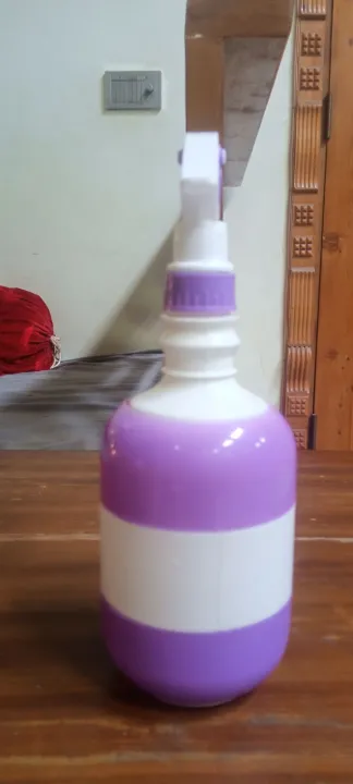 water%20and%20cleaner%20spray%20bottle%20for%20home%20and%20shop%20use%20-%20Image%205