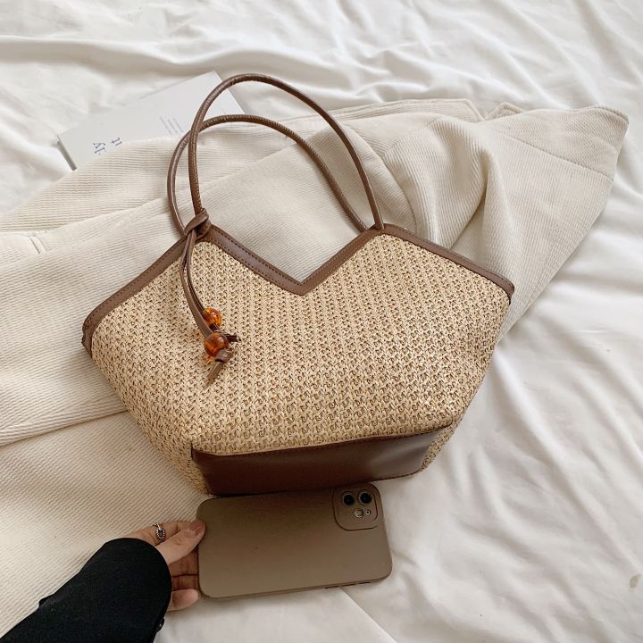 Color%20blocking%20woven%20straw%20woven%20bag%20for%20women,%20large%20capacity%20versatile%20shoulder%20bag,%20popular%20commuting%20tote%20bag%20suitable%20for%20g%20-%20Image%204