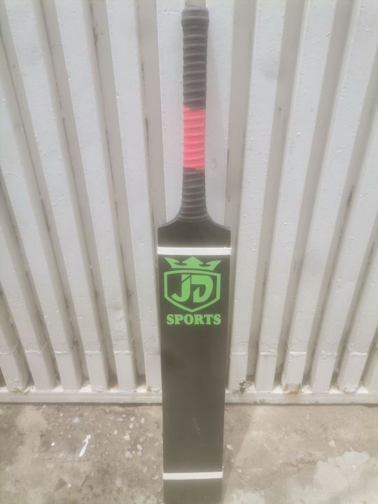 JD%20TM%20Taimoor%20Mirza%20Edition%20TAPE%20BALL%20EXCLUSIVE%20CRICKET%20BAT%20-%20Image%203