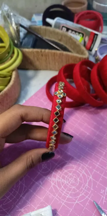 Customized%20Kundan%20Handmade%20Churi%20from%20"Churir%20Ghor-%E0%A6%9A%E0%A7%81%E0%A7%9C%E0%A6%BF%E0%A6%B0%20%E0%A6%98%E0%A6%B0"%20Handmade%20Kundan%20Bangle%20Set%20for%20Women%20%E2%80%93%20Elegant%20Party%20Wear%20Churi%20(Unique%20Design)%20-%20Image%204