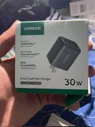 UGREEN%2055537%20GaN%2030W%203%20Ports%20USB-C%20Fast%20Charger%20Adapter%20Compatible%20with%20iPhone%2016/15%20Pro%20Max%20-%20Image%204