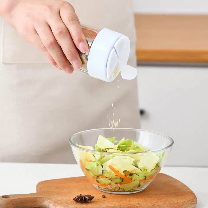 4%20in%201%20Plastic%20Dispenser%20Camping%20Spice%20Containers%20with%20Sealed%20lid,%20Seasoning%20Spice%20Shaker%20Travel%20Camping%20Spice%20Kit%20for%20Cooking%20-%20Image%204